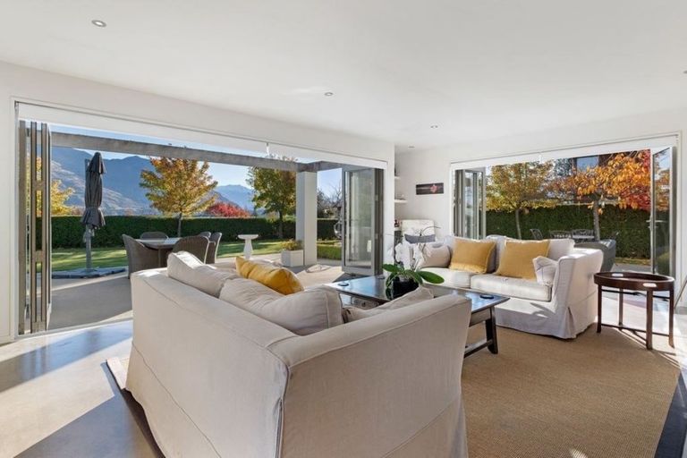 Photo of property in 166 Beacon Point Road, Wanaka, 9305