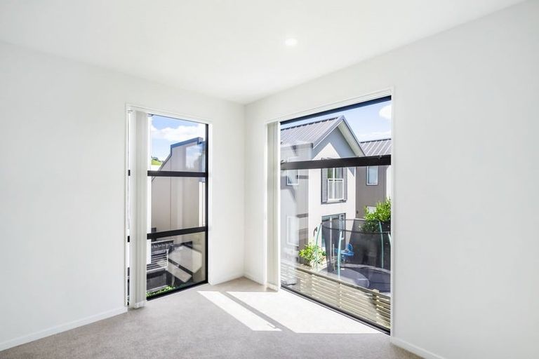 Photo of property in 14 Whai Hua Lane, Mangere Bridge, Auckland, 2022