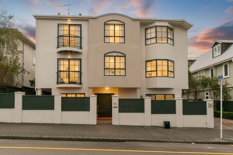 Photo of property in 16a Hobson Street, Thorndon, Wellington, 6011