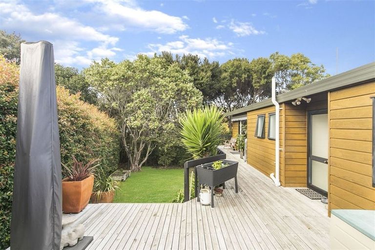 Photo of property in 2/6 Fernlea Rise, Bayview, Auckland, 0629