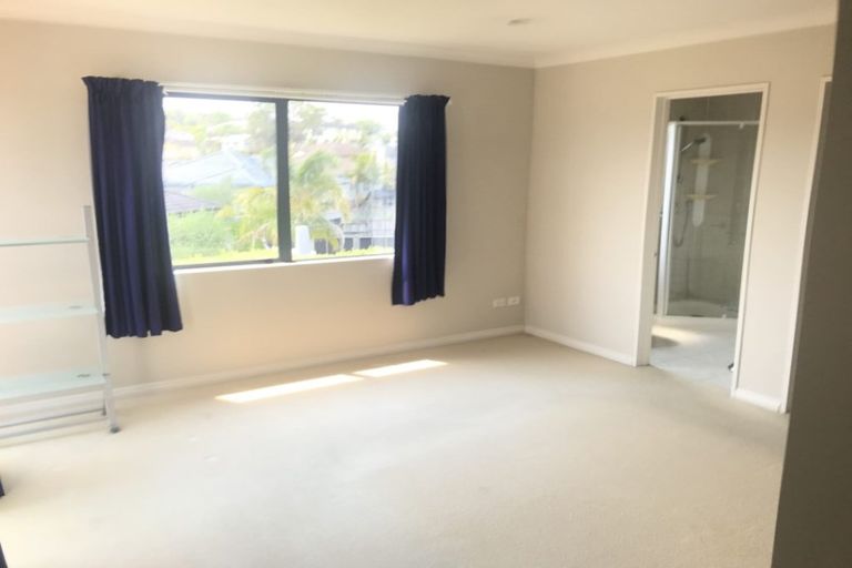 Photo of property in 132 Hugh Green Drive, Pinehill, Auckland, 0632