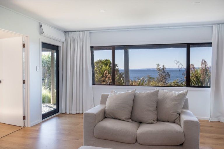 Photo of property in 21 Waiparemo Crescent, Pukawa Bay, Turangi, 3381