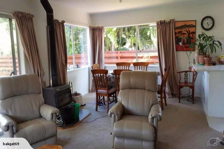 Photo of property in 2/76 Glenvar Road, Torbay, Auckland, 0630