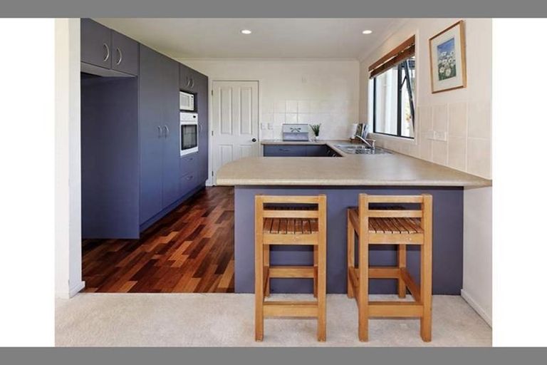 Photo of property in 2 Tollana Road, Te Atatu Peninsula, Auckland, 0610