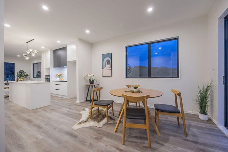 Photo of property in 9 Whawhaki Lane, Kumeu, 0810