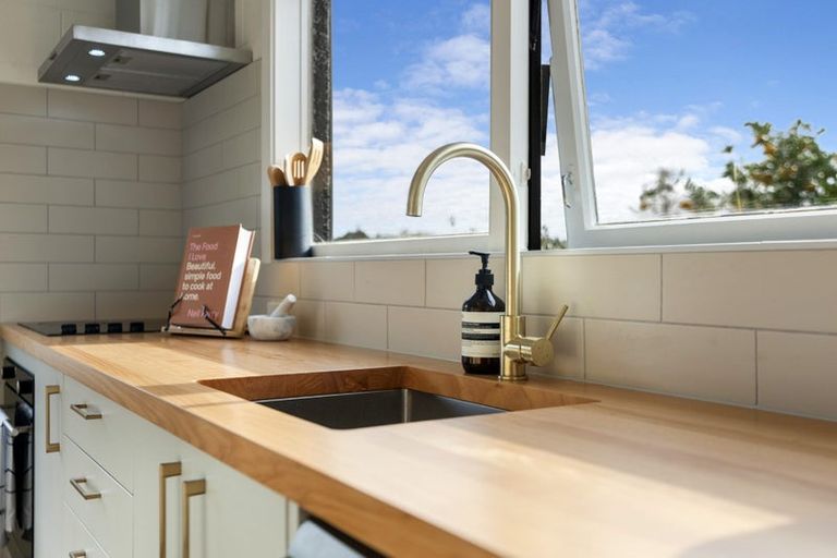 Photo of property in 24 Sylvan Avenue, Northcote, Auckland, 0627