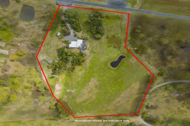 Photo of property in 114 Rutherford Drive, Waikanae Beach, Waikanae, 5036