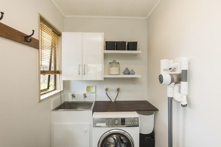 Photo of property in 2 Chatsworth Place, Highbury, Palmerston North, 4412