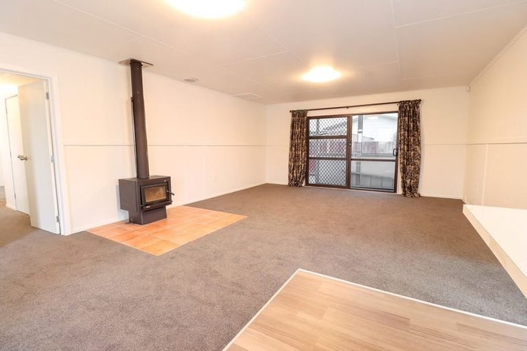 Photo of property in 16 Coromandel Court, Roslyn, Palmerston North, 4414