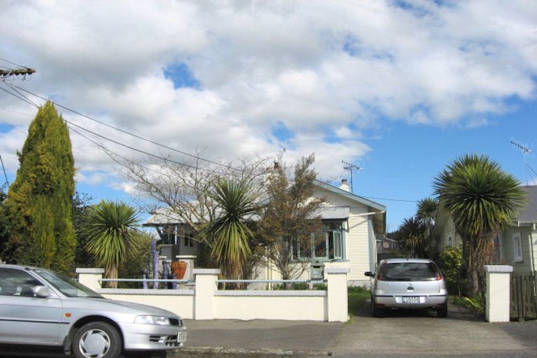 Photo of property in 27 Ruataniwha Street, Waipawa, 4210