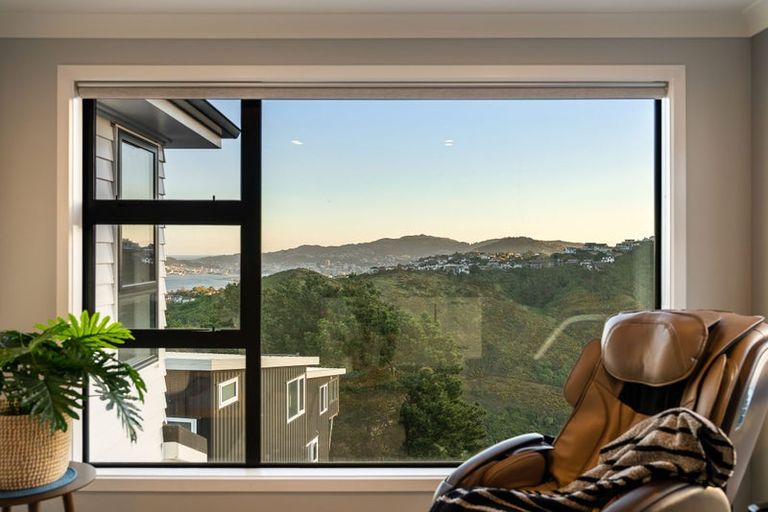 Photo of property in 2 Cessna Way, Newlands, Wellington, 6037