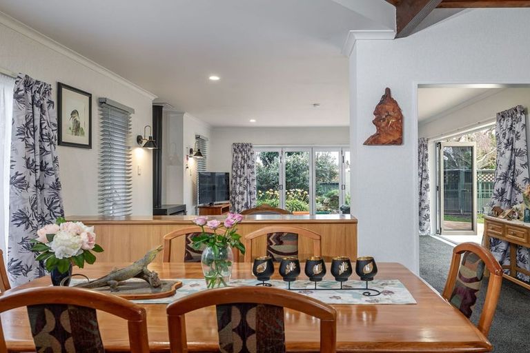 Photo of property in 23 Chilton Grove, Hokowhitu, Palmerston North, 4410