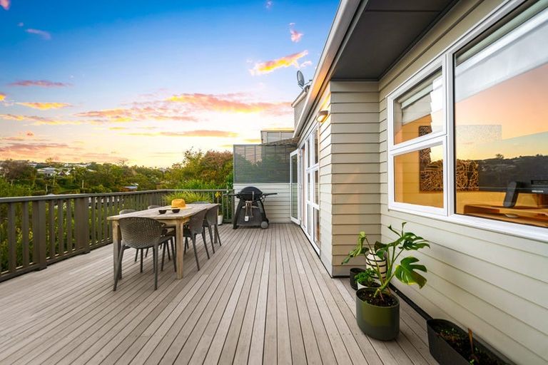Photo of property in 40 Peter Terrace, Castor Bay, Auckland, 0620