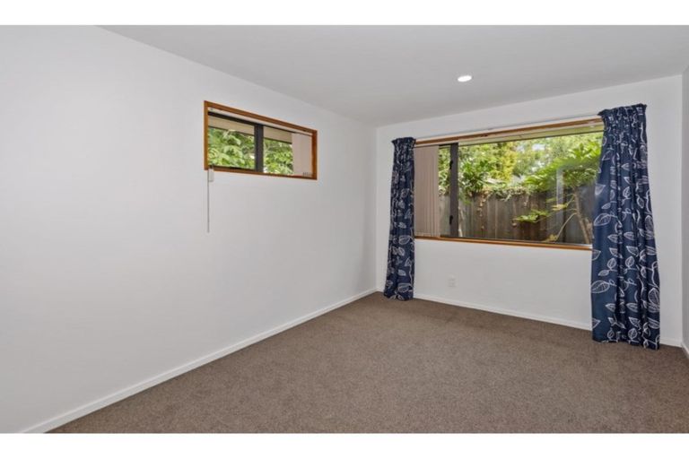Photo of property in 2/30 Jennifer Street, Bryndwr, Christchurch, 8053