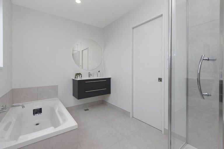 Photo of property in 3/117 Hills Road, Edgeware, Christchurch, 8013