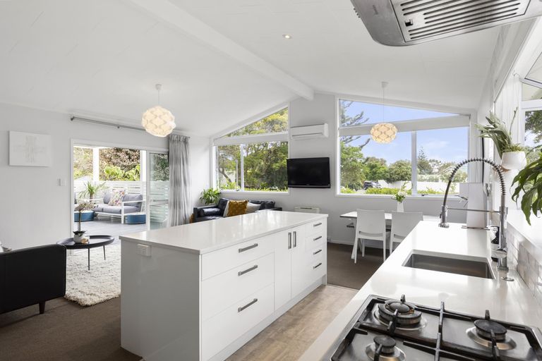 Photo of property in 22 Ashcroft Avenue, Mangere Bridge, Auckland, 2022