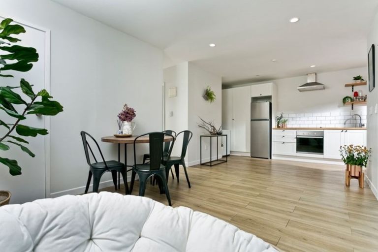 Photo of property in 19/3 The Avenue, Albany, Auckland, 0632