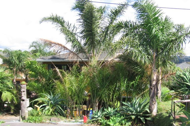 Photo of property in 1/772 East Coast Road, Oteha, Auckland, 0630