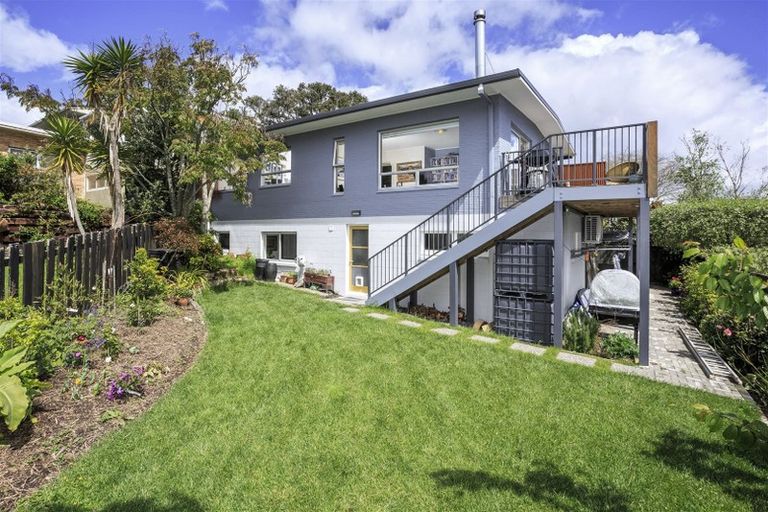 Photo of property in 3/100 Aberdeen Road, Campbells Bay, Auckland, 0620