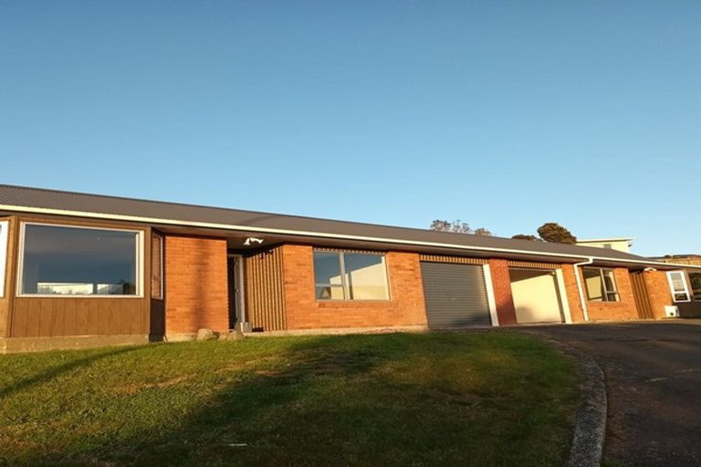 Photo of property in 69 Stewart Drive, Newlands, Wellington, 6037