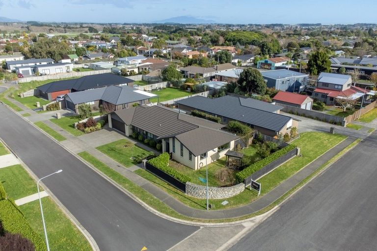 Photo of property in 2 Pohatu Lane, Otaki, 5512