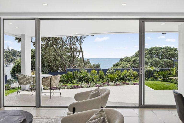 Photo of property in 19 Bournemouth Terrace, Murrays Bay, Auckland, 0630