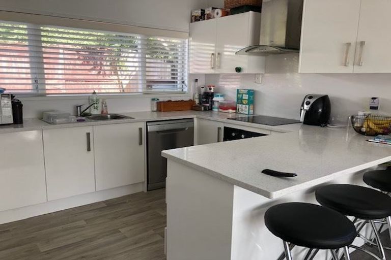 Photo of property in 1/49 Glenmore Road, Sunnyhills, Auckland, 2010