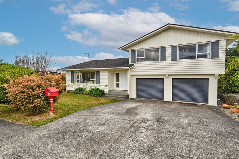 Photo of property in 14 Ardal Grove, Tirohanga, Lower Hutt, 5010