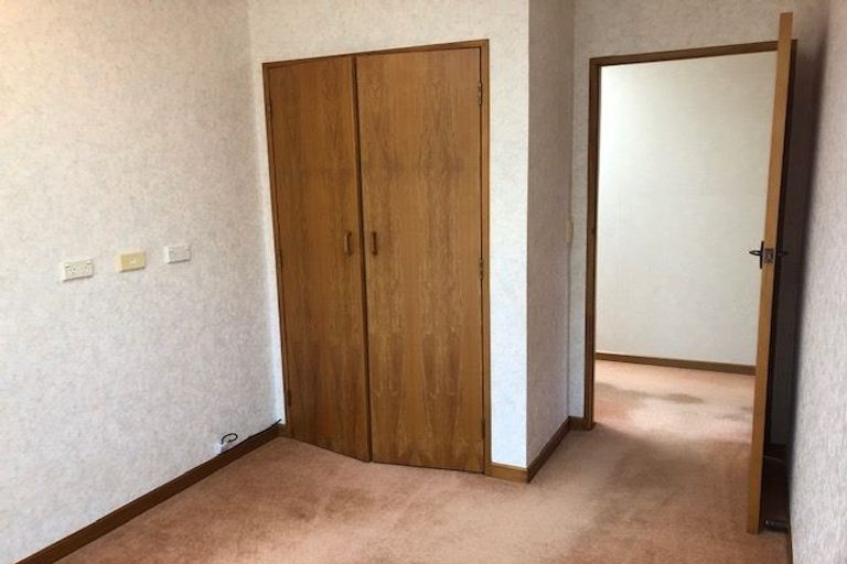 Photo of property in 18 Atarau Grove, Paraparaumu, 5032