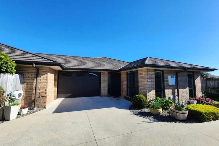 Photo of property in 21 Rainey Crescent, Papamoa Beach, Papamoa, 3118