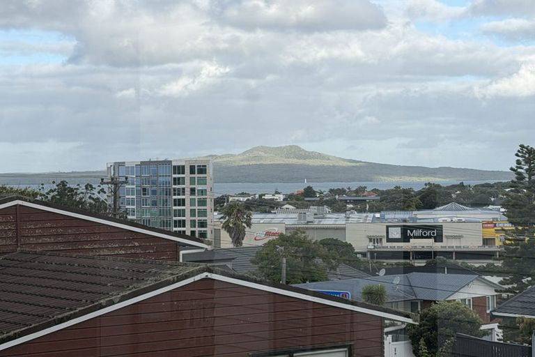 Photo of property in 1/26 East Coast Road, Milford, Auckland, 0620