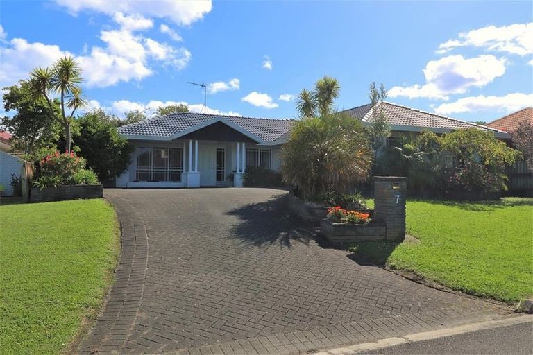 Photo of property in 7 Camerton Close, Northpark, Auckland, 2013