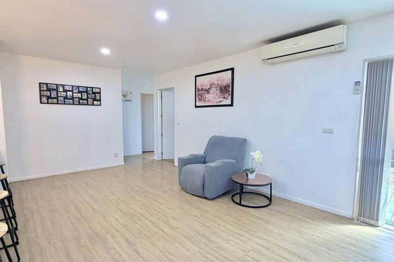 Photo of property in 547 Great South Road, Rosehill, Papakura, 2113