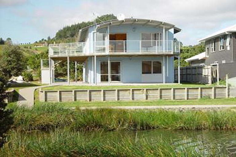 Photo of property in 8 Motukorure Parade, Cooks Beach, Whitianga, 3591