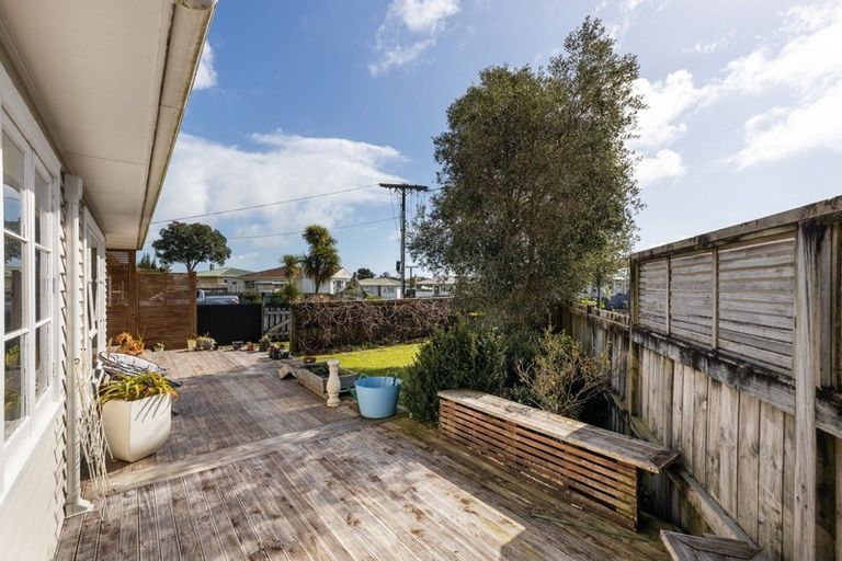 Photo of property in 6 Rarawa Place, Vogeltown, New Plymouth, 4310