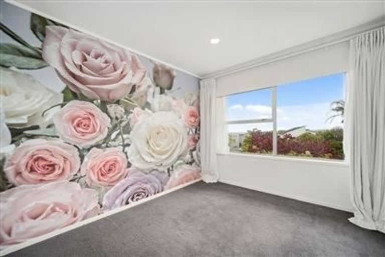 Photo of property in 13 Katui Street, Castor Bay, Auckland, 0620