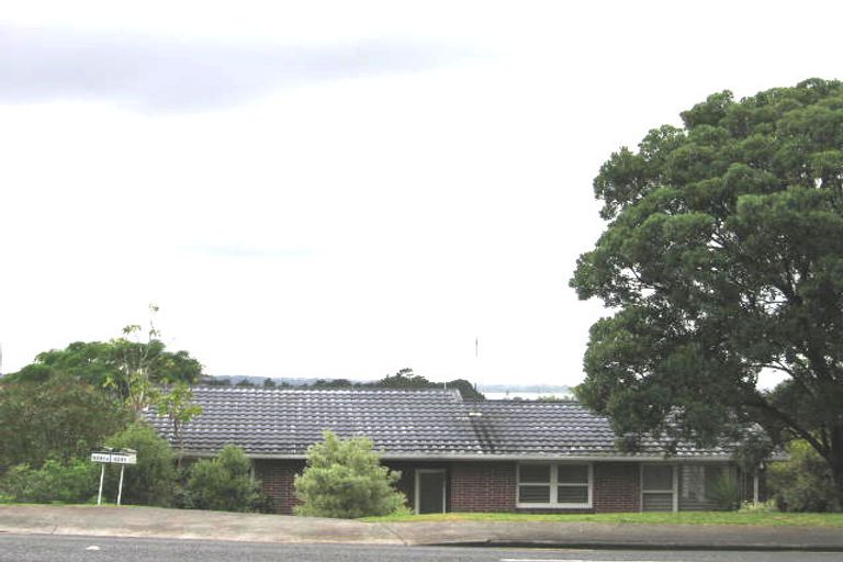 Photo of property in 4241 Great North Road, Glendene, Auckland, 0602