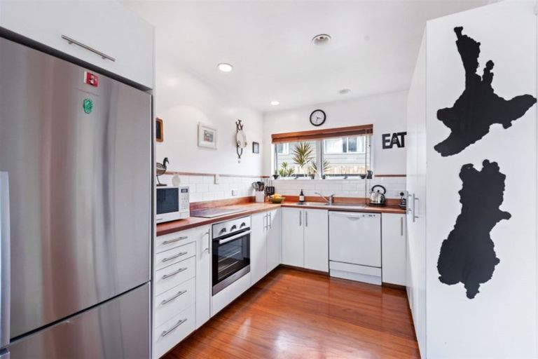 Photo of property in 56 Sherwood Street, Bellevue, Tauranga, 3110