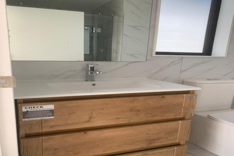 Photo of property in 28 Parahau Road, Papakura, 2110