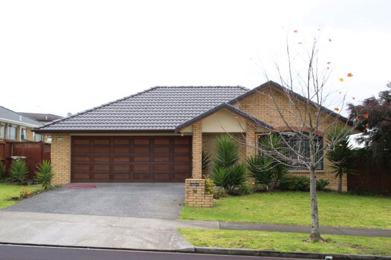 Photo of property in 32 Corta Bella Place, Golflands, Auckland, 2013