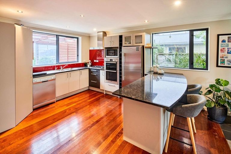 Photo of property in 15 Tirowhanga Road, Paremata, Porirua, 5024