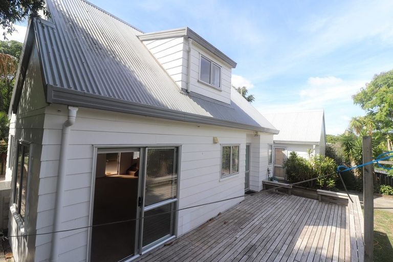 Photo of property in 19 Rehia Road, Massey, Auckland, 0614