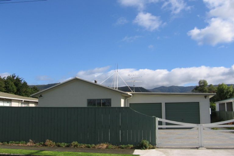 Photo of property in 12 Farrier Grove, Featherston, 5710
