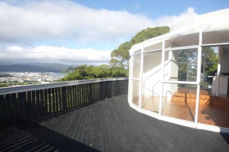Photo of property in 18 London Road, Korokoro, Lower Hutt, 5012