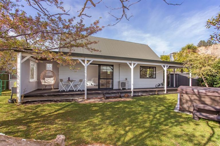 Photo of property in 2/49a Main Road, Redcliffs, Christchurch, 8081