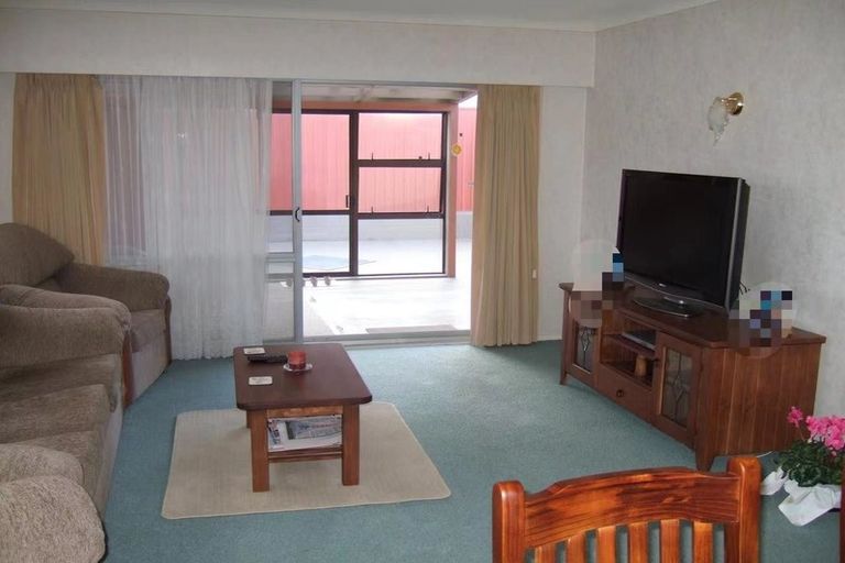 Photo of property in 2 Bellfield Road, Opaheke, Papakura, 2113