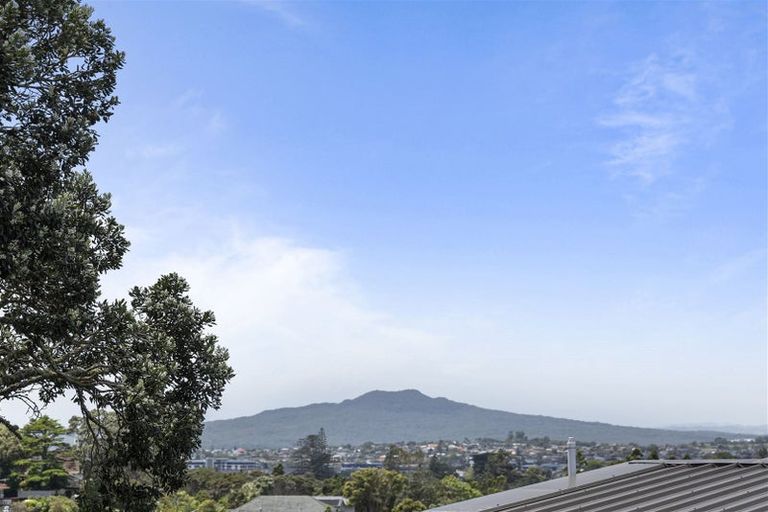 Photo of property in 2/26 Tui Glen Road, Birkenhead, Auckland, 0626