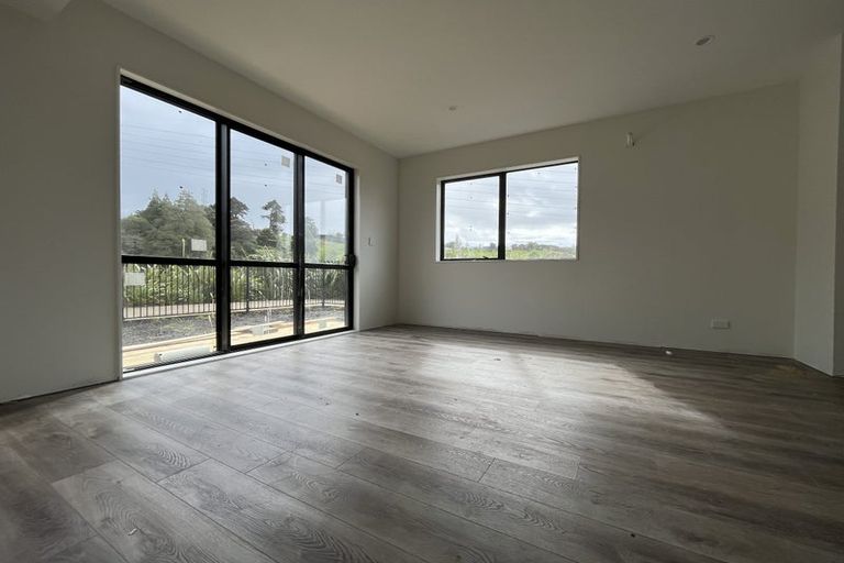 Photo of property in 1 Whawhaki Lane, Kumeu, 0810