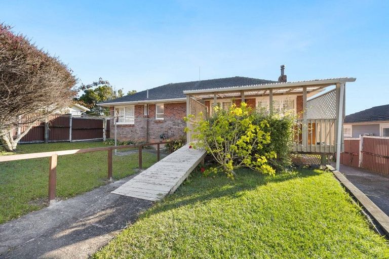 Photo of property in 84 Barrys Road, Glendene, Auckland, 0602