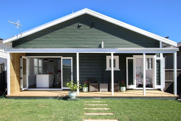 Photo of property in 48 Latham Street, Napier South, Napier, 4110